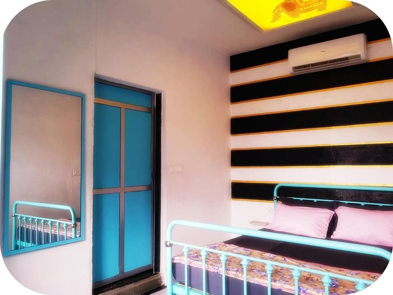 Gypsy Child Lake Hostel ウダイプル エクステリア 写真