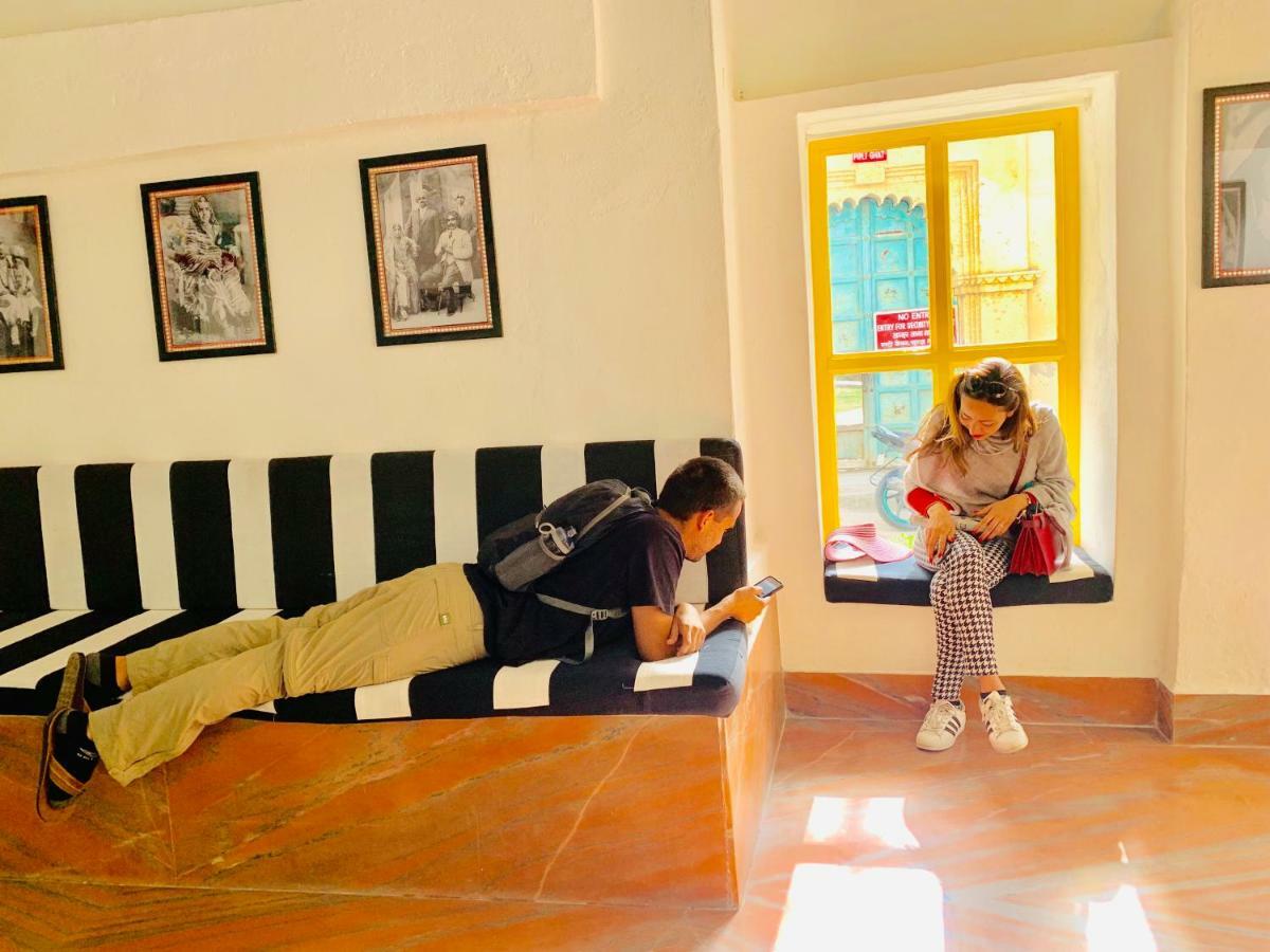Gypsy Child Lake Hostel ウダイプル エクステリア 写真